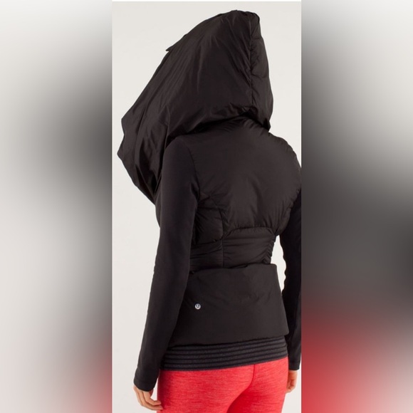 Lululemon Down to the Studio Black Puffer Wrap Jacket - Sz 4 - Picture 2 of 8
